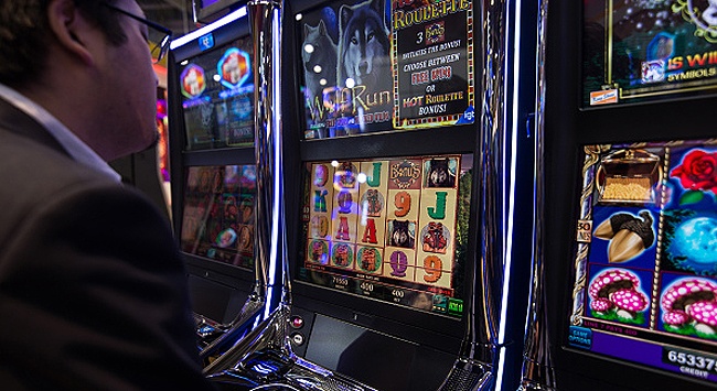 Slot Online di Indonesia: Di Balik Game Hiburan yang Menjadi Perangkap Ekonomi