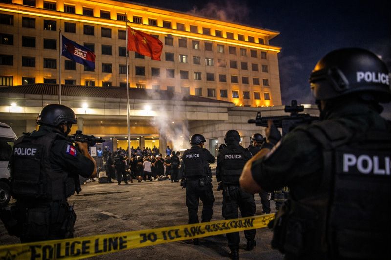 Operasi Besar Polisi Kamboja Bongkar Markas Scam Online di Bavet